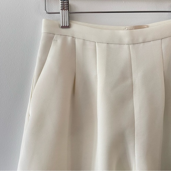 ❌SOLD ❌WILFRED Le Fou Juste High Waisted Dress shorts with pleated Front Cream s - Picture 3 of 13
